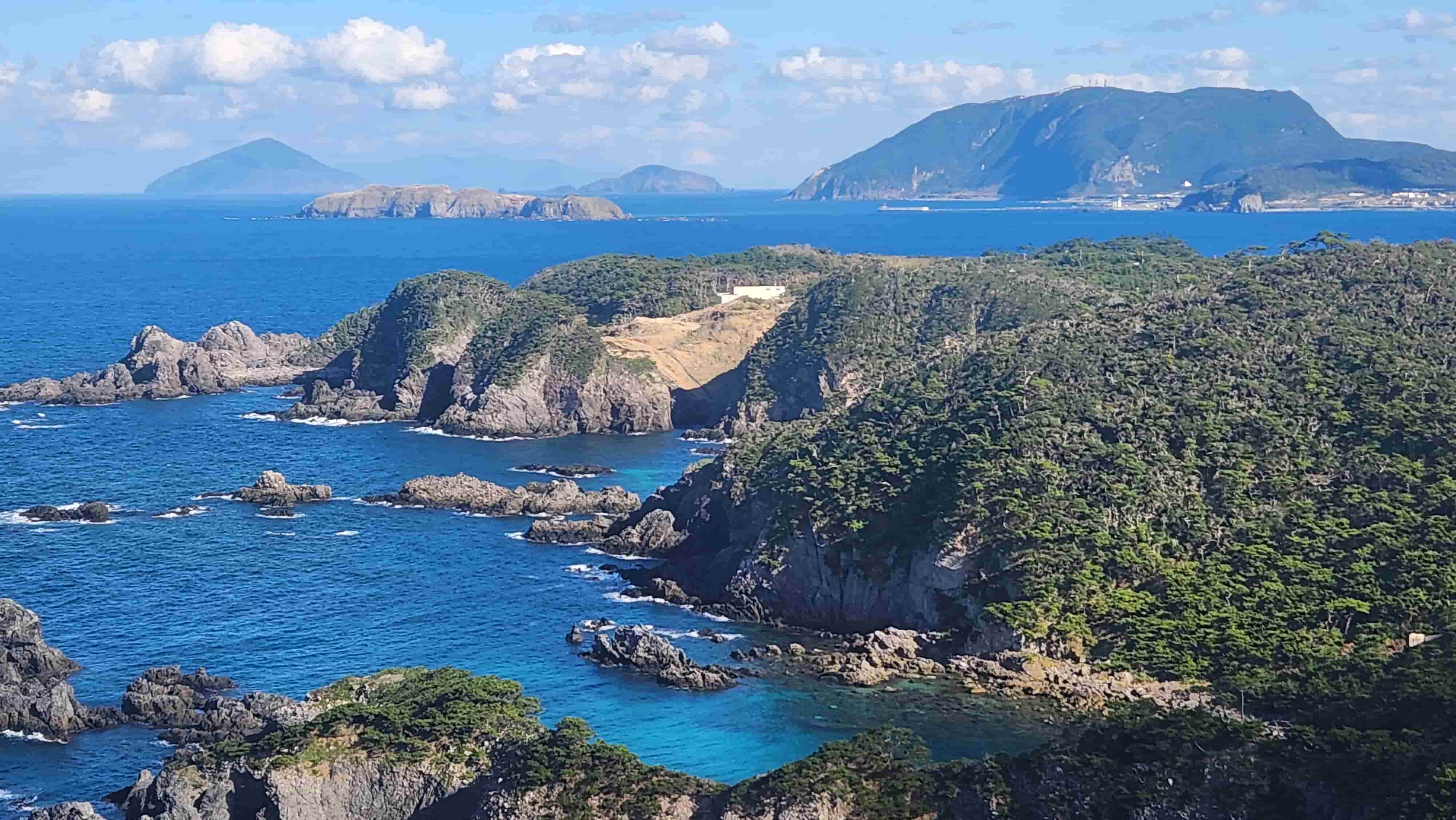 富士箱根伊豆国立公園伊豆七島公園計画再検討[付図 利島・新島・式根島・神津島] 多様な自然景観が詰まった「洋上の箱庭」式根島アドベンチャー 3日間