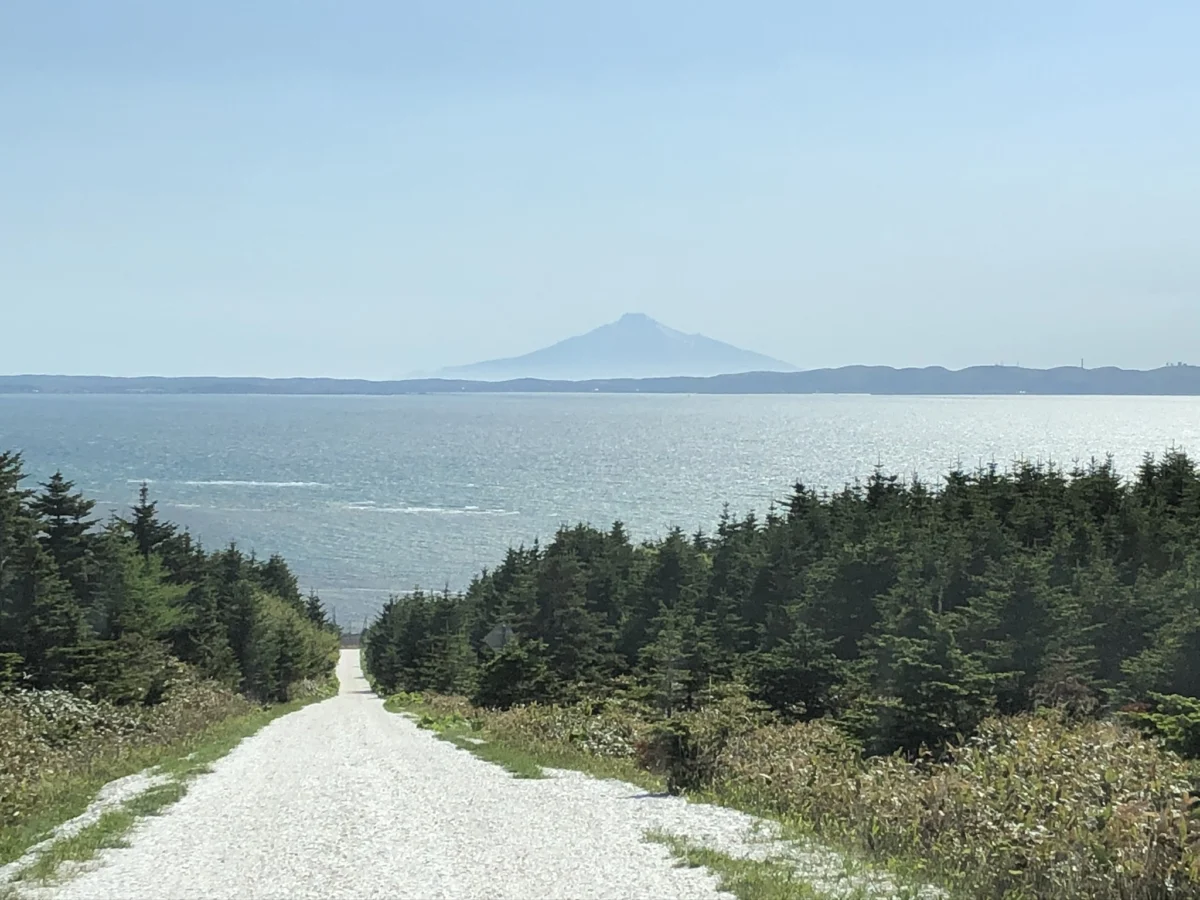 宗谷丘陵の白い道